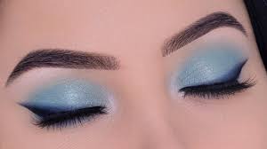 blue eye makeup smokey eyeliner