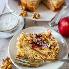 Mix by either rubbing the ingredients together with your hands as for pie dough or use a mixer on low speed until crumbs form. Apfel Walnuss Crumble Kuchen Rezeptebuch Com
