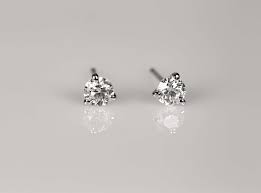round diamond stud earrings 1 2 carat