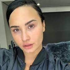 demi lovato goes all natural and shows