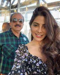 Digambar tamboli, is a sales executive at hdfc bank. Nikki Tamboli Height Age Boyfriend Family Biography More Starsunfolded
