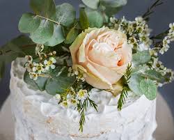 how to put fresh flowers on cake