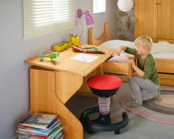 Schreibtisch für kinder gibt es in verschiedenen varianten. Biokinder Emil Kinderschreibtisch Erle