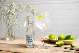 Fever Tree Refreshingly Light Tonic Water 6 8 Fl Oz Glass Bottle 24 Count Amazon Com Grocery Gourmet Food