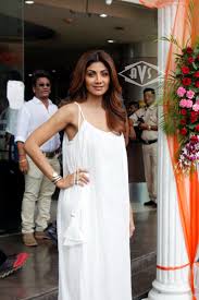 shilpa shetty inaugurates her makeup