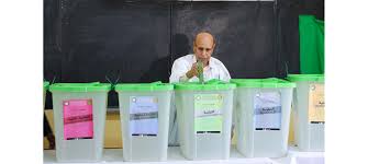 Le Président de la République vote au bureau N.1 à l'École normale supérieure – Agence mauritanienne d'information