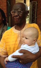 Lillemor och professor John Mbiti. Cecilia Södertun, präst i Botkyrka församling, bloggar från ett möte i Uganda för unga teologer anordnat av All Africa ... - Lillemor-och-professor-John-Mbiti