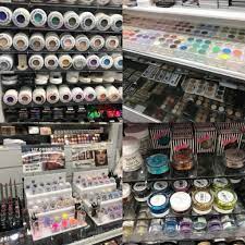 where pro makeup artists makeup in