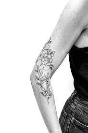 La Peau Dure - tatouage fin floral - pivoine - fleur de cerisier | Tatouage,  Tatouage floral, Tatouages fins
