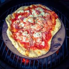 how to use a pizza stone on the grill