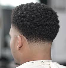 Coupe de cheveux homme : Top Haircuts Pour Les Hommes Cheveux Masculins Mid Fade Haircut Mens Haircuts Fade Taper Fade Haircut