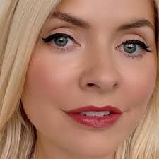 holly willoughby looks like a woodland