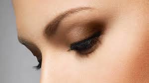 how to rock a two toned eye makeup look