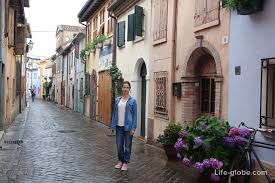 Rimini non è solo una località balneare, c'è. The Historic Quarter Of The District Of San Giuliano Rimini Borgo San Giuliano