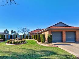 Take a treasure hunt looking for painted cows. 32 Romney Crescent Shepparton Vic 3630 House For Sale Realestate Com Au