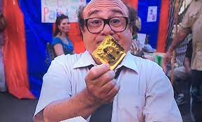 Frank with his monster condom that he uses for his magnum dong : r/IASIP