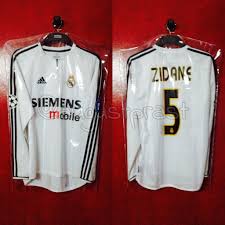 In the champions league, the sleeves included the three stripes of adidas in blue. Real Madrid 2003 2004 Home Ucl 5 Zidane Real Madrid Madrid Football Real Madrid Football