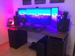 A 32 inch samsung and an older lcd one. Merisal On Twitter Gaming Setup Computer Desk Setup Custom Pc