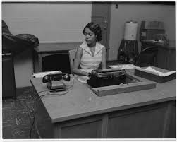 Перевод контекст an insurance c английский на русский от reverso context: Vivian Smith Working On Typewriter At A A Insurance Company The Portal To Texas History