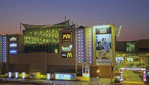 The mall sprawls across 2.5 million square feet of space and is loaded is world class amenities and facilities. Lulu Mall Kochi