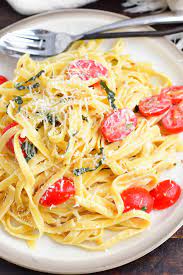 pasta with garlic parmesan cream sauce