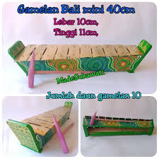 Gamelan bali menjadi alat musik tradisional yang sangat khas di kota denpasar. Jual Alat Musik Gamelan Bali Mini 40cm Kab Gianyar Made Sukawati Tokopedia