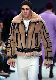 Get the lowest price on your favorite brands at poshmark. Milan Men S Fashion Week Versace Fall Winter 2016 2017 Collection