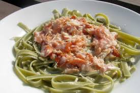 spinach pasta with salmon and cream