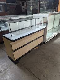 showcases used reeves fixtures