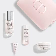 Aromas of deep feelings, endless flirting and unearthly beauty. Capture Totale Offer Exclusive Skincare Set The Total Age Defying I Dior Beauty Online Boutique Malaysia