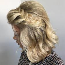 Like, sure, you're going to be stuffing your hair underneath a black cap for the better half of the day, but that you can't go wrong with a simple hairstyle for graduation, so why not follow addison rae's lead and recreate this shiny blowout? 50 Hottest Prom Hairstyles For Short Hair