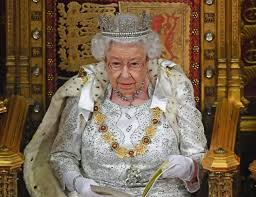 Кралица елизабет втора оглавява общността на нациите, но има съмнения дали синът й принц чарлз един ден ще я наследи на тази церемониална длъжност. Vizhte S Kakvo Chisti Bizhutata Si Kralica Elizabet Vtora