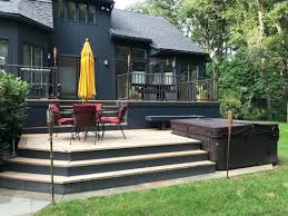Deck Builder Adds Usable Outdoor Living
