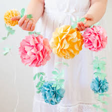 diy paper flower garland that makes the