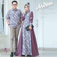 Gamis yang sedang trend saat ini adalah baju gamis batik kombinasi terbaru dari bahan. Model Gamis Batik Couple Terbaru 12 Model Pakaian Muslim Desain Baju Batik Kombinasi Kain Polos Uk Diary Hijaber