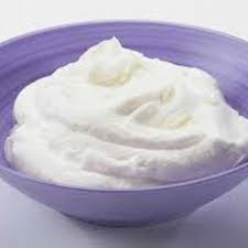 100 g of plain yogurt and nutrition facts