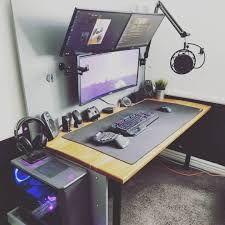A gaming desk not only helps you set up gaming gear but also helps you play your best. Top 8 Pc Gaming Desks Every Gamer Should Have In 2019 Recommend By Standingdesktopper Standingdesk