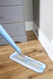 how to clean laminate floors the
