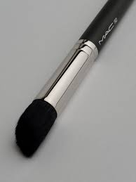 mac cosmetics pro face brush 162