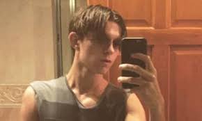 Tom holland has been through a number of hairstyles. Tom Holland Sports Ultimate Spider Man Haircut In New Photo