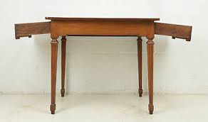 Ein sekretär ist der kleine bruder des schreibtisches, da er wesentlich kompakter gebaut ist. Antik Kleiner Tisch Restauriert Klassizismus Um 1820 Eiche Massiv Schreibtisch Eur 895 00 Picclick De