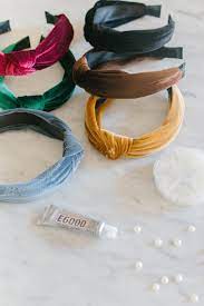 Just in case you're not over the crochet concept yet but you'd rather skip all of the cables. Diy Pearl Knotted Headband
