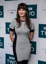 Her father, brian, was a horse veterinarian who took his own life when bea was three years old. Just Me On Twitter Aisling Bea Short Sleeve Dresses Fashion