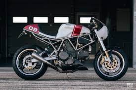kasd gives the ducati supersport 750