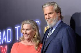 Jeff bridges has donated the finest guitar from his signature collection to help support the livingston food resource center. Susan Geston Bio Celebrity Facts And Family Of Jeff Bridges Wife Networth Height Salary