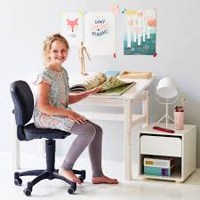 Se vores kvalitets børnemøbler i moderne og tidsløst design. Schreibtisch Mit Kippfunktion Classic By Flexa Whitewash Abitare Kids De Breuyn