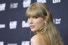 taylor swift shares four hunger games