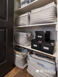 how to easily organize a linen closet