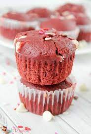 Red Velvet Cupcakes With White Chocolate Chips gambar png