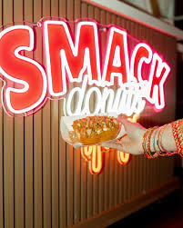 Smack Donuts logo